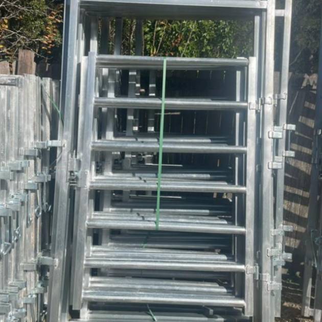 8: HD 4' wide bow gate
