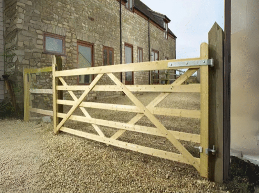 Heavy-duty farm gate installation with Florida panels and gates, ideal for long-term use of livestock gates and corral panels